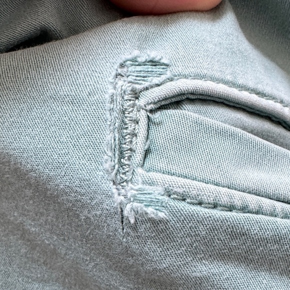 Hollister Men's Light Blue Flat Front Shorts - Picture 4 of 4